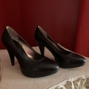 Banana Republic black leather pumps